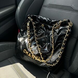 Chanel 22 shiny black size small